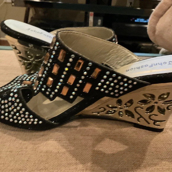 John Fashion Wedge Sandal Black with Gold Rhinestones size 7 Brand New - Picture 5 of 5